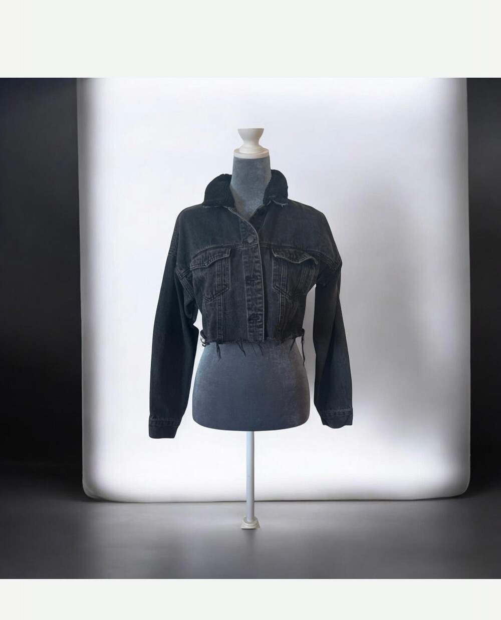 Forever 21 Sexy Cropped Denim Jacket Size Small